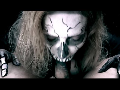 ❤️ Demon djevojka siše kurac svojim crnim ustima i guta spermu. ☑ Jebanje na hr.niceporn-tv.ru ☑